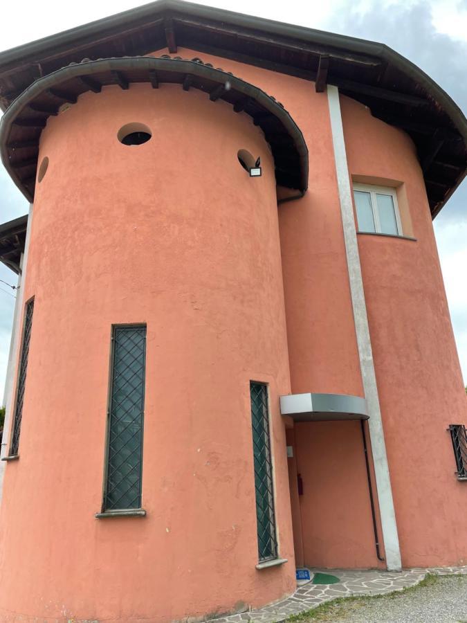 Casa Azzurra Camere Serravalle Sesia Luaran gambar